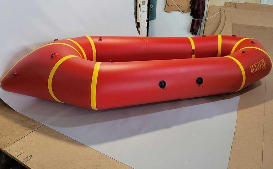 Надувний пакрафт Ладья ЛП-245 Каяк для сплаву та риболовлі одномісний червоний з жовтим вкладом для гладкої води LP-245-K-red-yellow-red фото