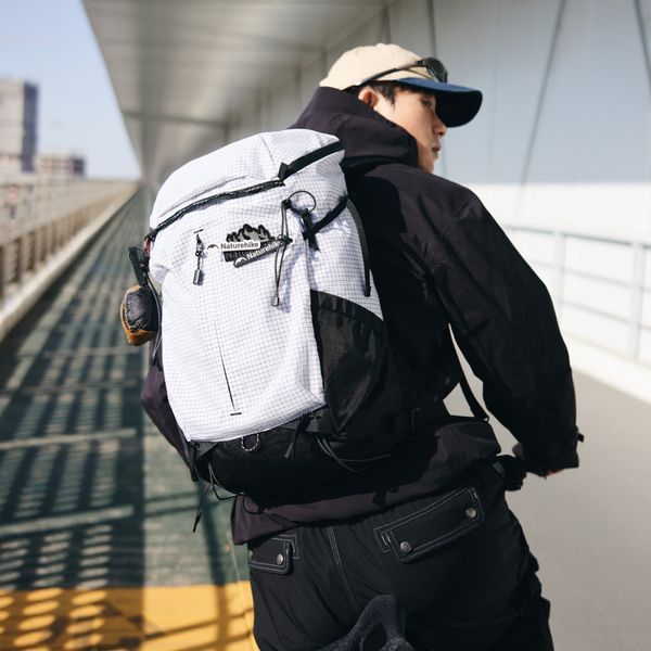 Рюкзак туристичний Naturehike Helium CNK2300BB017 25 л чорний анатомічна конструкція для туризму та повсякденного носіння 6976507661010 фото