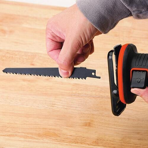 Пила шабельна акумуляторна BLACK+DECKER BDCR18N 18В вага 1.5 кг частота ходів 0-3000 ход/хв тип акумулятора Li-Ion BDCR18N фото
