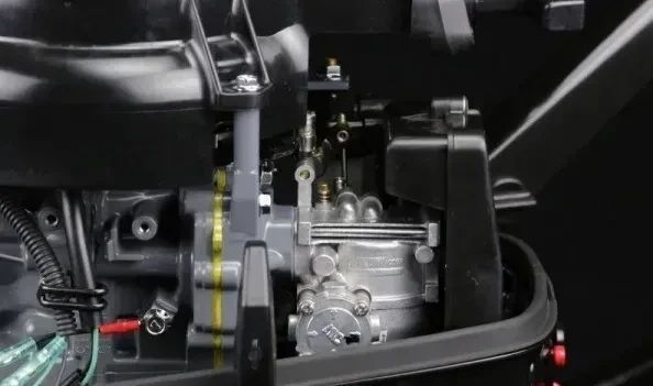 Лодковий мотор Suzuki DT 15 AS бензиновий 15 к.с. двотактний румпельний запуск ручний 381 мм вага 33 кг об'єм 284 см&sup3; Suzuki DT15AS фото