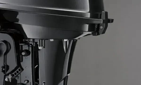 Лодковий мотор Suzuki DT 15 AS бензиновий 15 к.с. двотактний румпельний запуск ручний 381 мм вага 33 кг об'єм 284 см&sup3; Suzuki DT15AS фото
