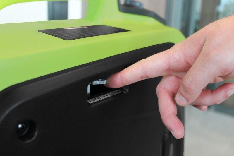 Інверторний генератор Optimat Smart Energy I2200 потужність 2 кВт максимальна потужність 2.2 кВт рівень шуму 62 дБ портативний I2200 фото